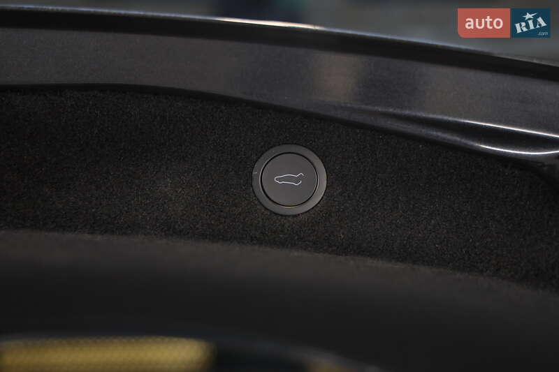 Седан Tesla Model 3 2025 в Луцьку