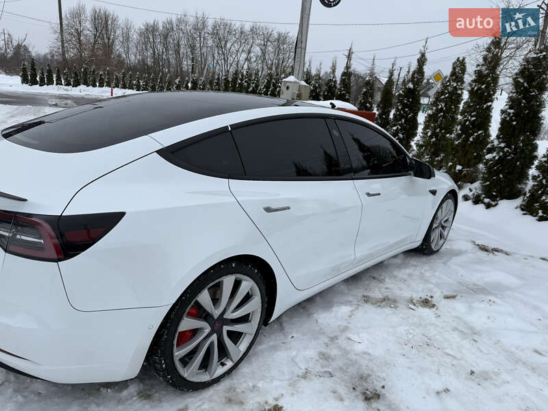 Седан Tesla Model 3 2019 в Винниках