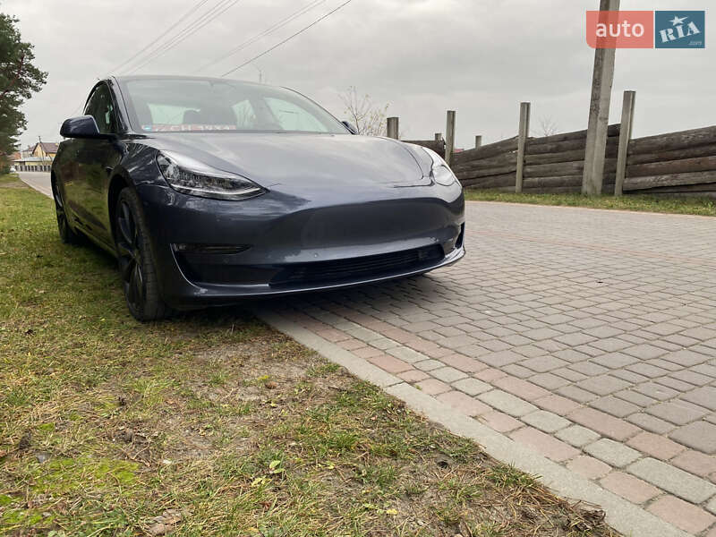 Седан Tesla Model 3 2020 в Львові