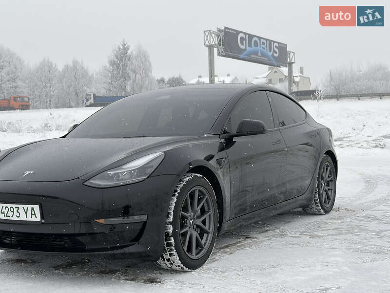 Седан Tesla Model 3 2021 в Львові