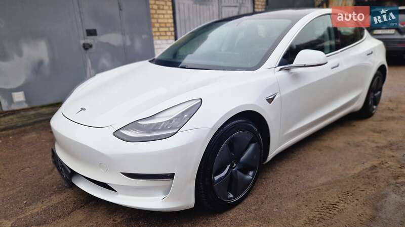 Седан Tesla Model 3 2020 в Києві