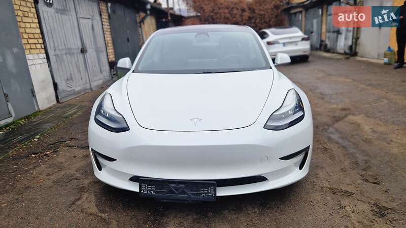 Седан Tesla Model 3 2020 в Києві