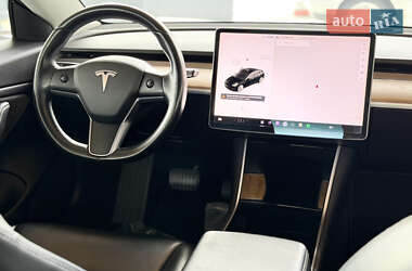 Седан Tesla Model 3 2019 в Львове