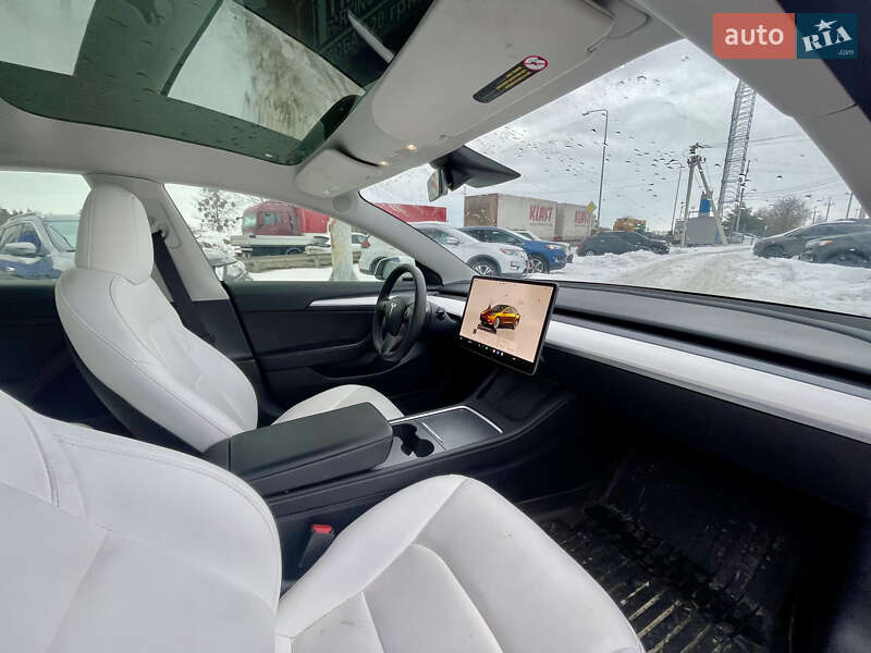 Седан Tesla Model 3 2023 в Львові