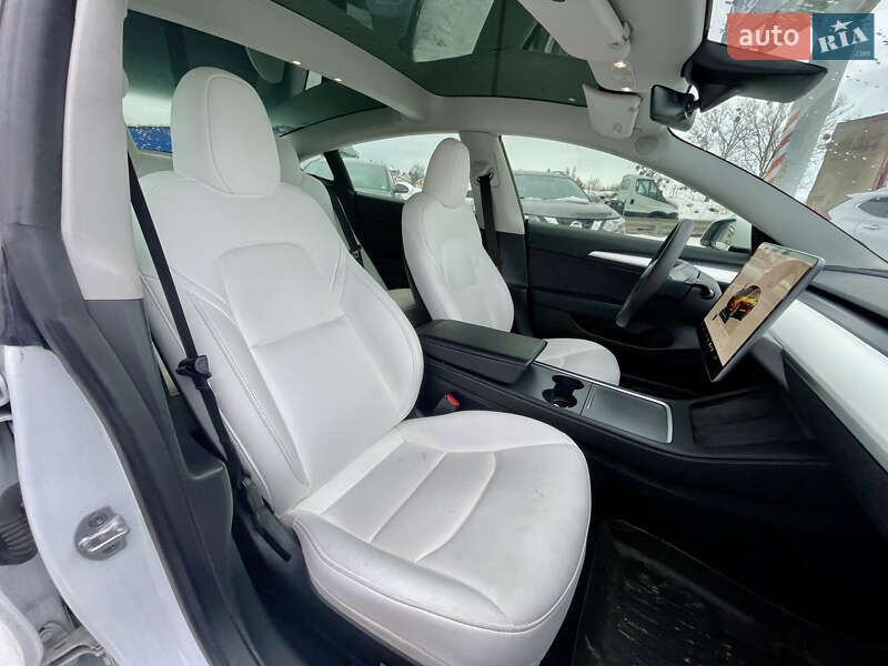 Седан Tesla Model 3 2023 в Львові