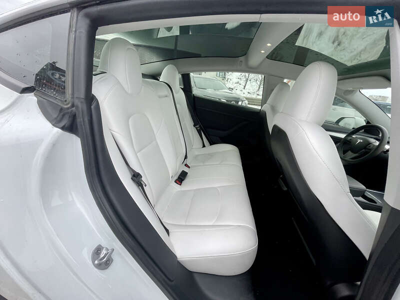 Седан Tesla Model 3 2023 в Львові