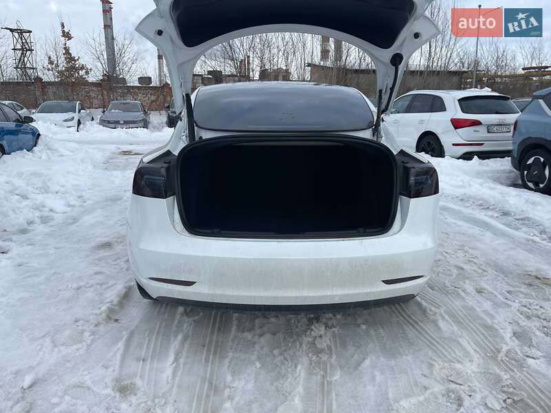 Седан Tesla Model 3 2023 в Львові