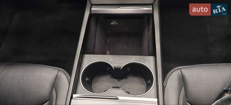 Седан Tesla Model 3 2024 в Киеве