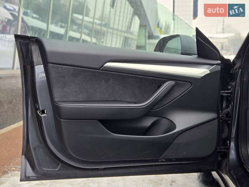 Седан Tesla Model 3 2023 в Киеве