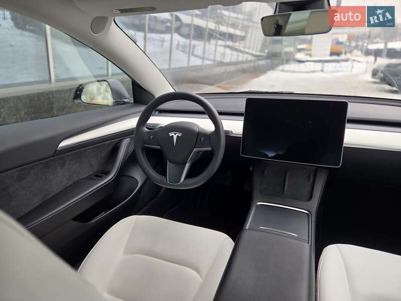 Седан Tesla Model 3 2023 в Киеве