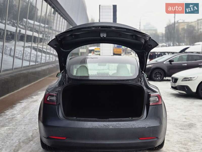 Седан Tesla Model 3 2023 в Киеве