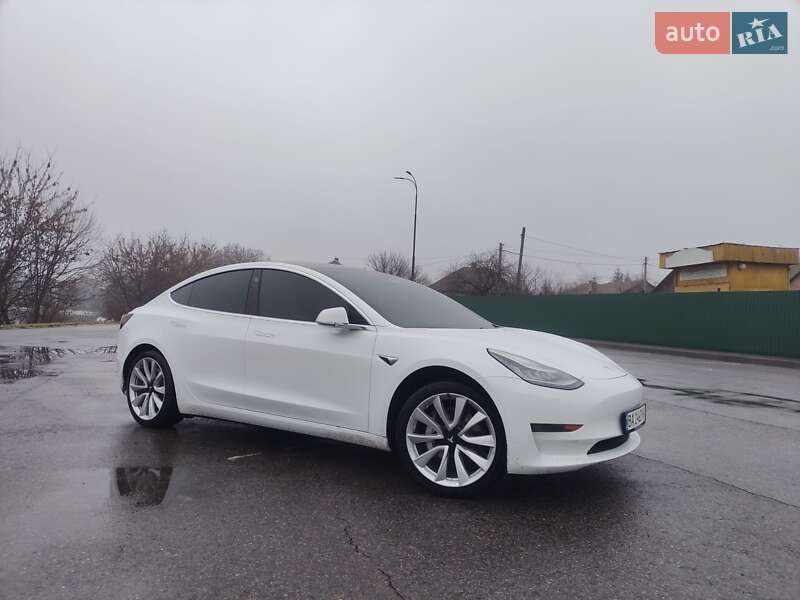 Tesla Model 3 2020