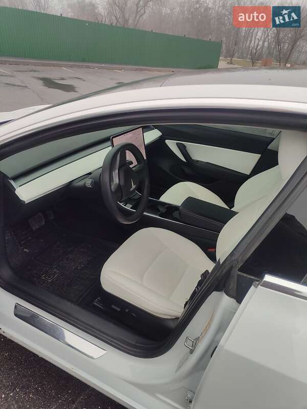 Седан Tesla Model 3 2020 в Александрие
