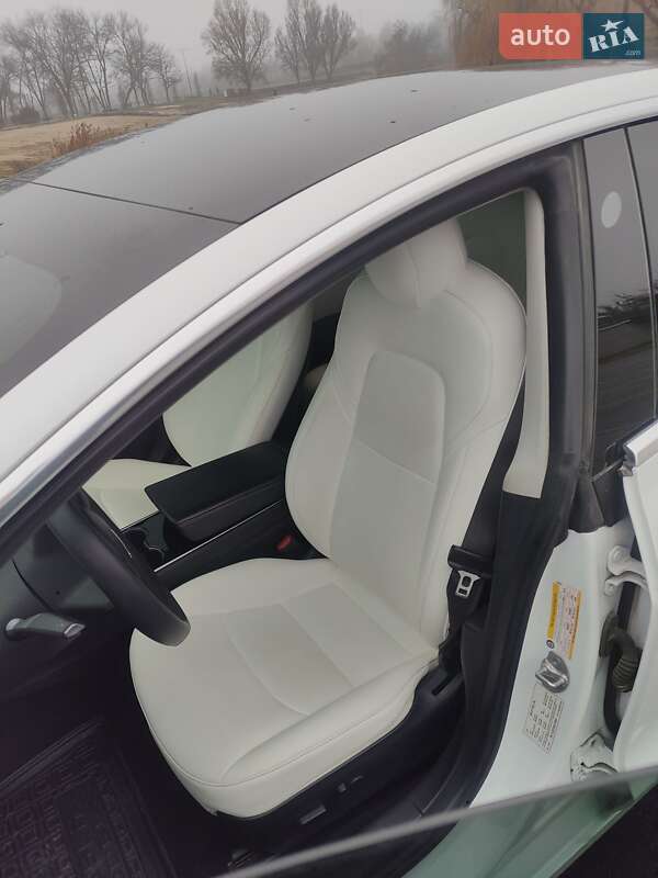 Седан Tesla Model 3 2020 в Александрие