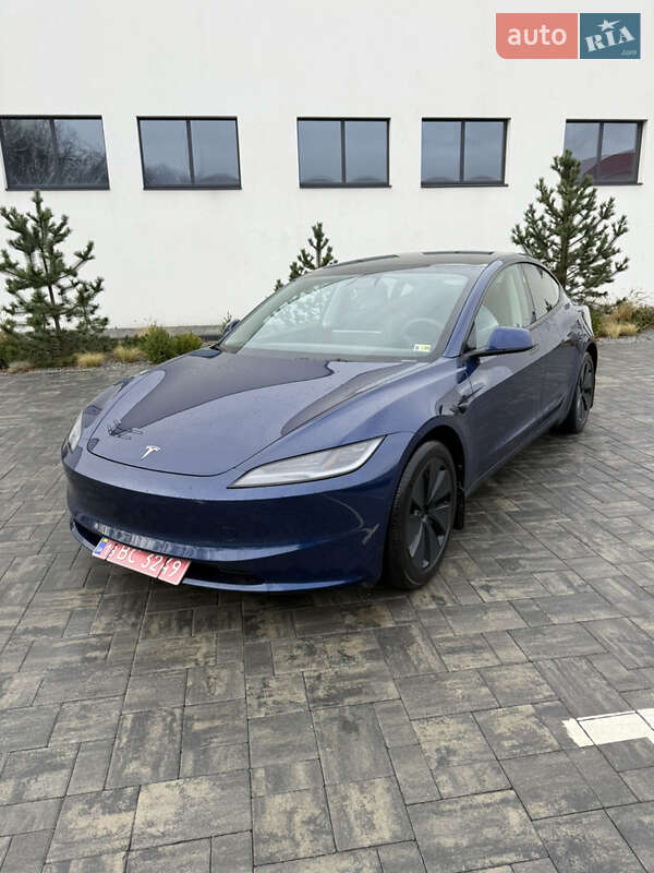 Tesla Model 3 2024