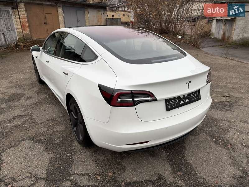 Седан Tesla Model 3 2018 в Киеве
