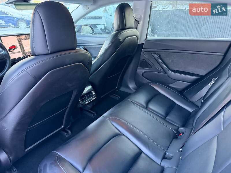 Седан Tesla Model 3 2018 в Луцьку