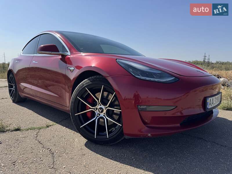 Седан Tesla Model 3 2019 в Днепре