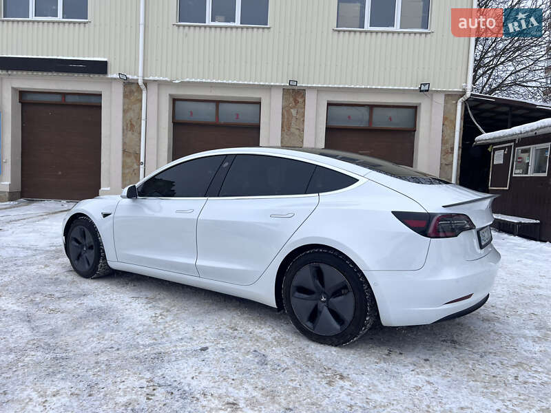 Седан Tesla Model 3 2020 в Виннице