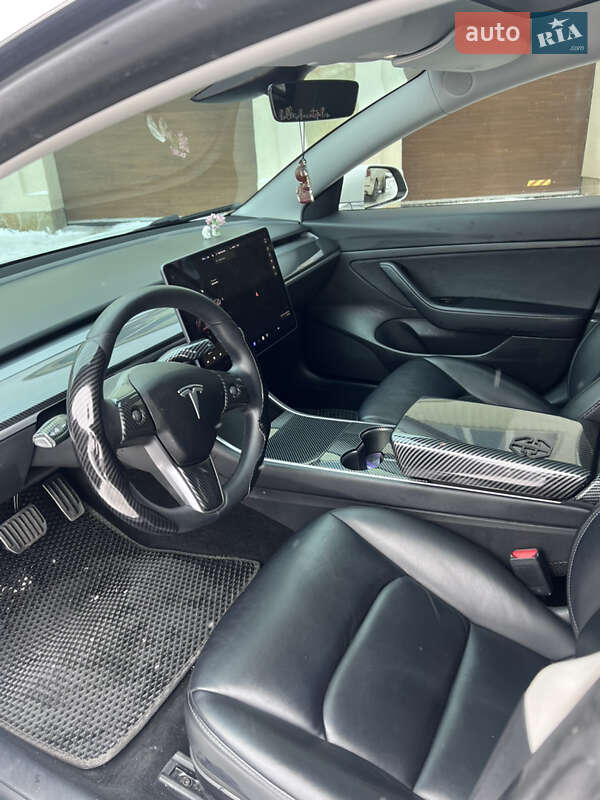Седан Tesla Model 3 2020 в Виннице