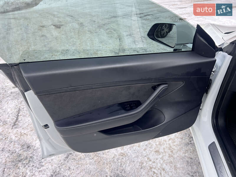Седан Tesla Model 3 2020 в Виннице