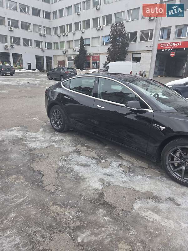 Седан Tesla Model 3 2019 в Львові