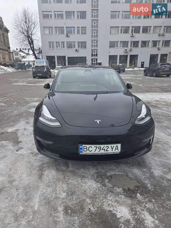 Седан Tesla Model 3 2019 в Львові