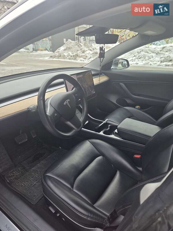 Седан Tesla Model 3 2019 в Львові