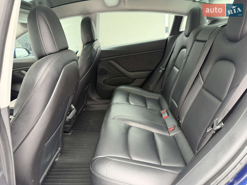 Седан Tesla Model 3 2018 в Івано-Франківську