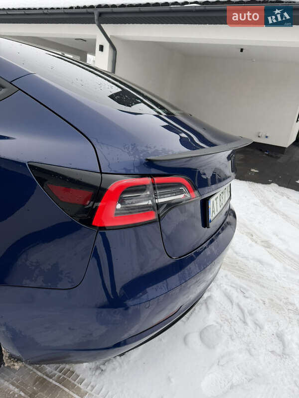 Седан Tesla Model 3 2018 в Івано-Франківську