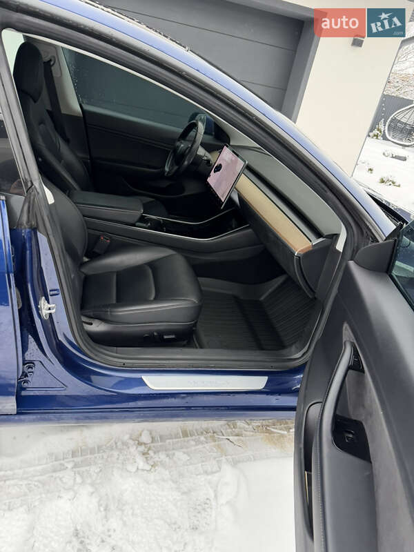 Седан Tesla Model 3 2018 в Івано-Франківську