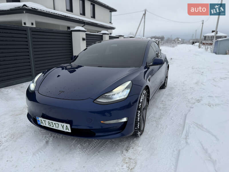 Седан Tesla Model 3 2018 в Івано-Франківську