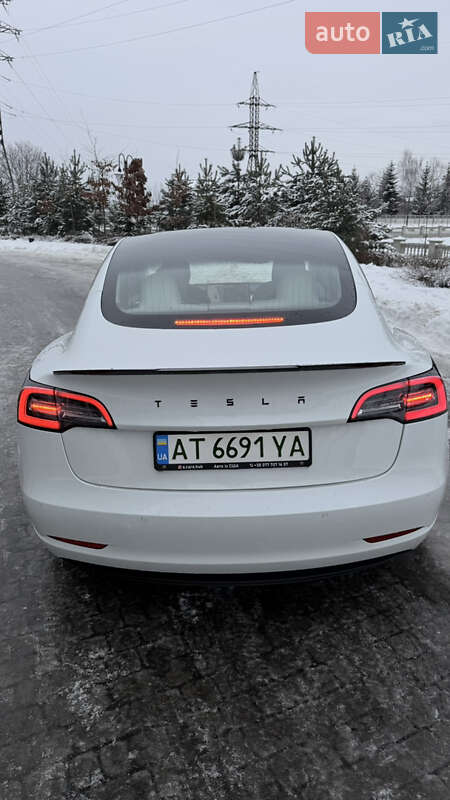 Седан Tesla Model 3 2022 в Івано-Франківську