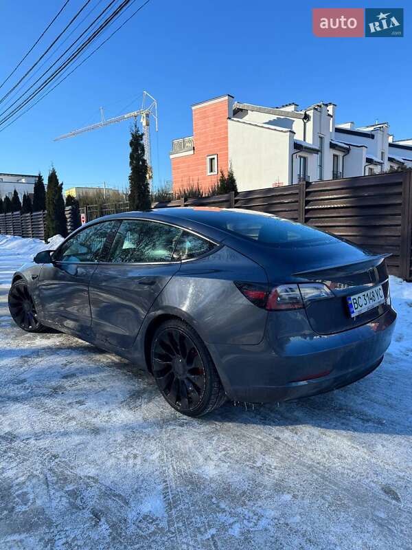 Седан Tesla Model 3 2021 в Львове