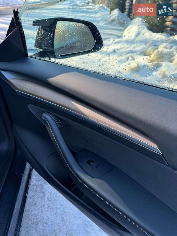Седан Tesla Model 3 2021 в Львове