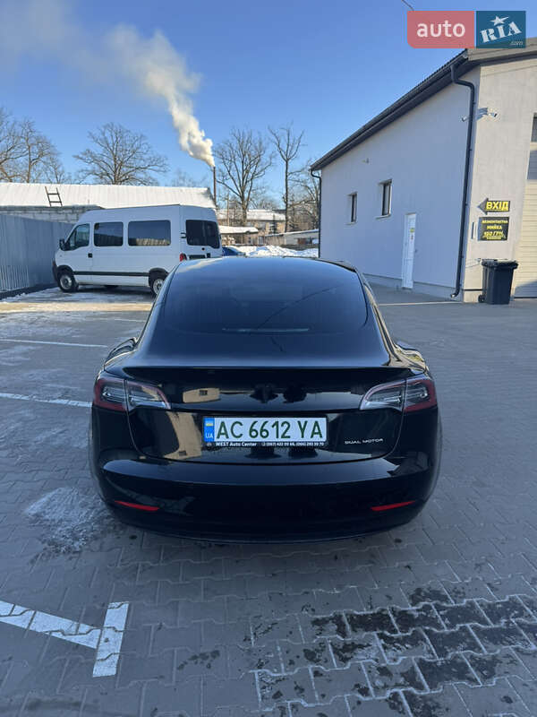 Седан Tesla Model 3 2019 в Киверцах