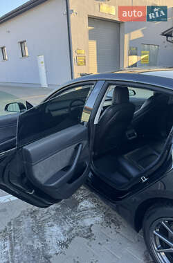 Седан Tesla Model 3 2019 в Киверцах