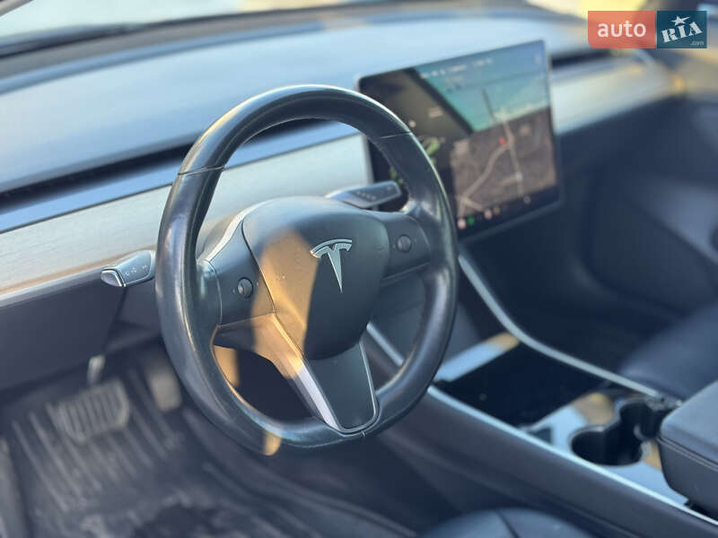 Седан Tesla Model 3 2019 в Киеве