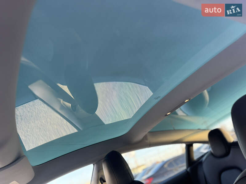 Седан Tesla Model 3 2019 в Киеве