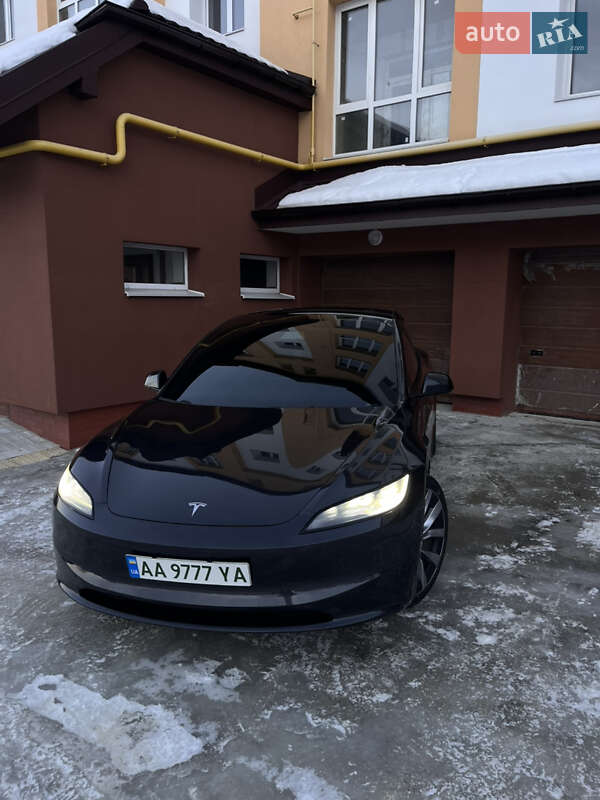 Tesla Model 3 2024
