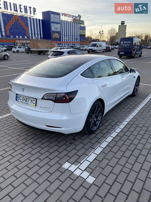 Седан Tesla Model 3 2020 в Львові