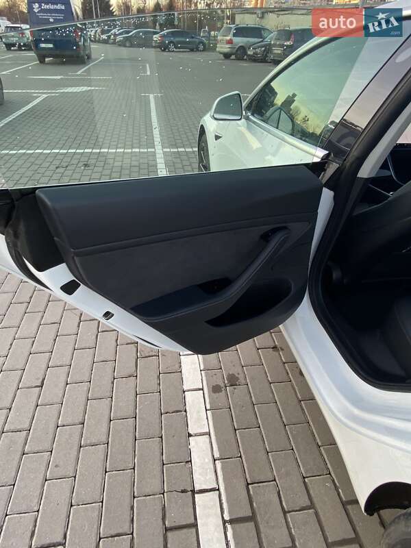 Седан Tesla Model 3 2020 в Львові