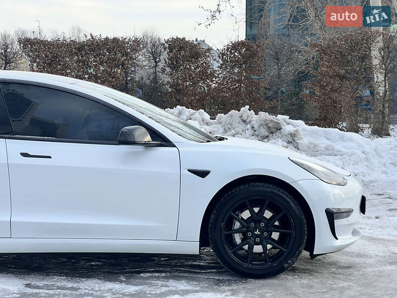 Седан Tesla Model 3 2020 в Києві