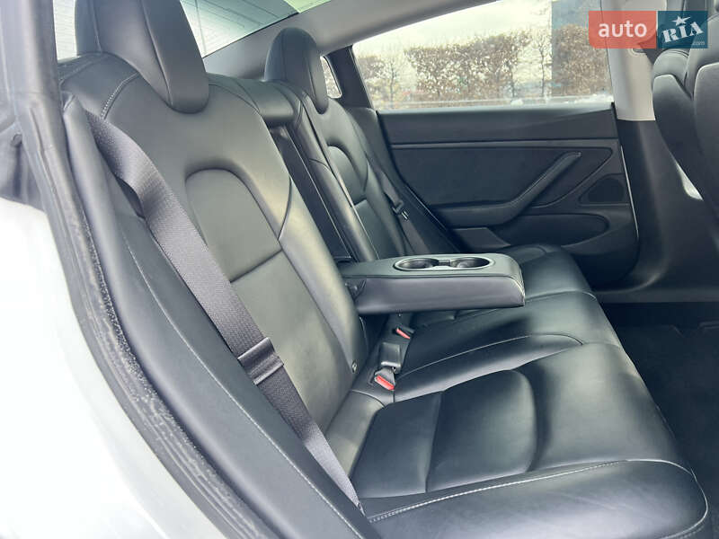 Седан Tesla Model 3 2020 в Києві