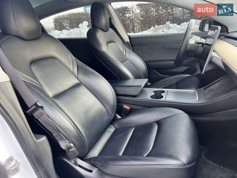 Седан Tesla Model 3 2020 в Києві
