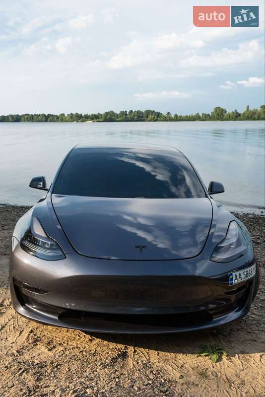 Седан Tesla Model 3 2020 в Києві
