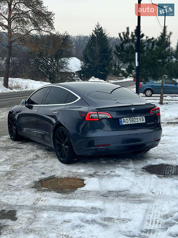 Седан Tesla Model 3 2020 в Ужгороді