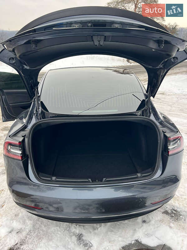 Седан Tesla Model 3 2020 в Ужгороді