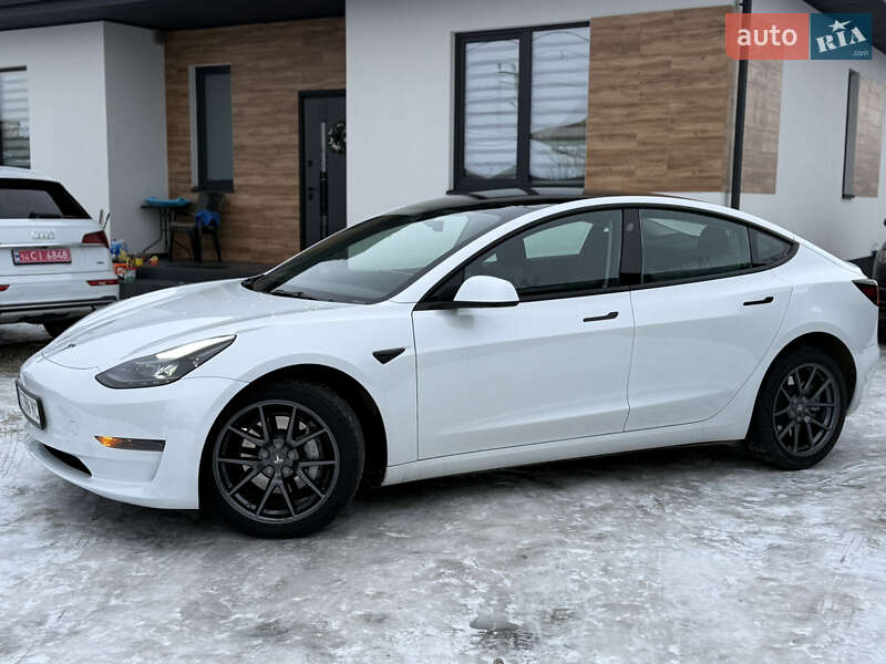 Седан Tesla Model 3 2023 в Стрые