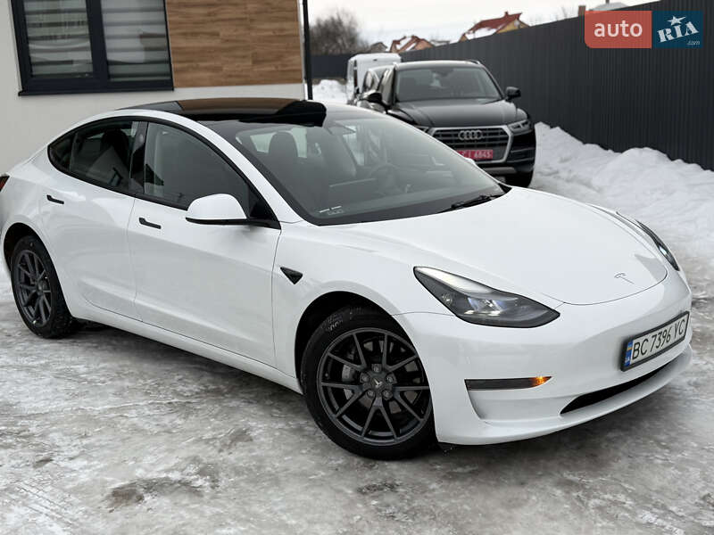 Седан Tesla Model 3 2023 в Стрые
